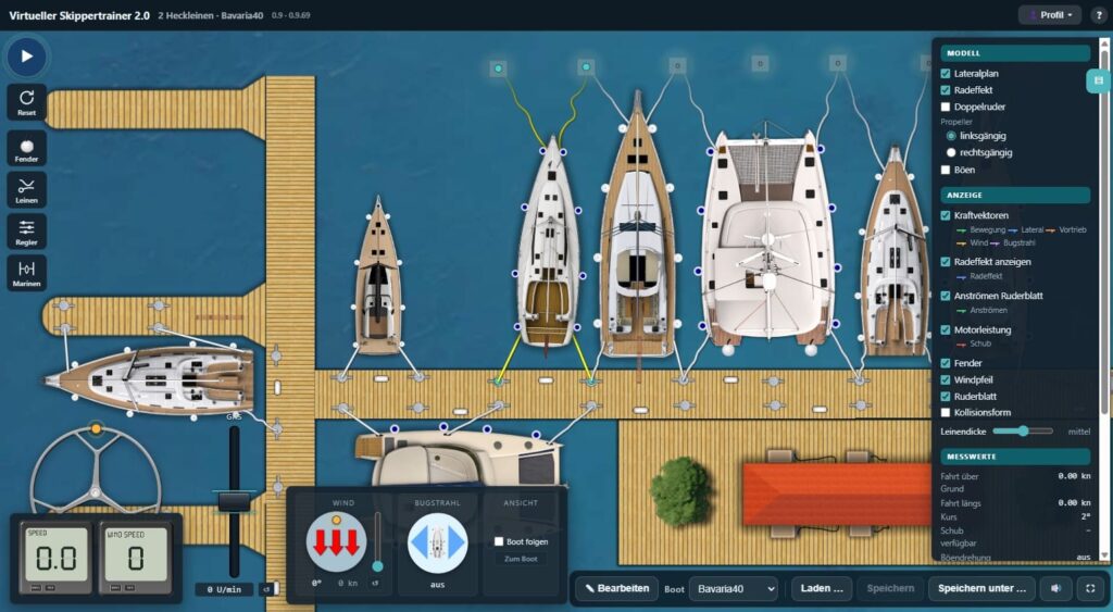 Virtueller Skippertrainer 2.0: Marina mit Booten in der Box, Cockpit mit Steuerrad und Gas, Einstellungen für Radeffekt und Kraftvektoren