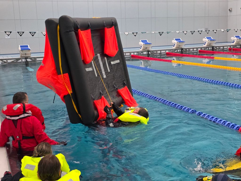 Sea Survival Rettungsinesel umdrehen
